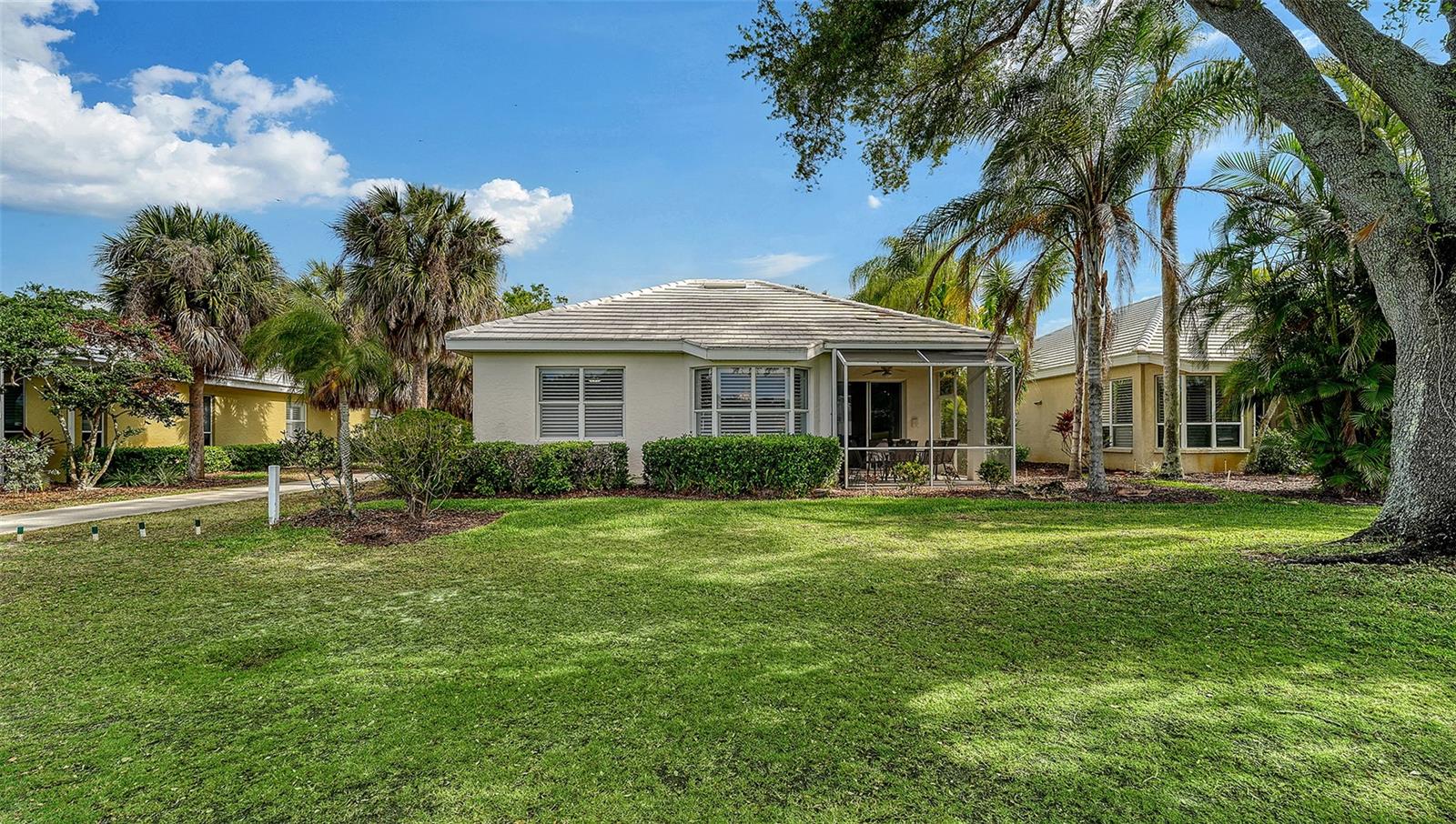 533 FALLBROOK DR