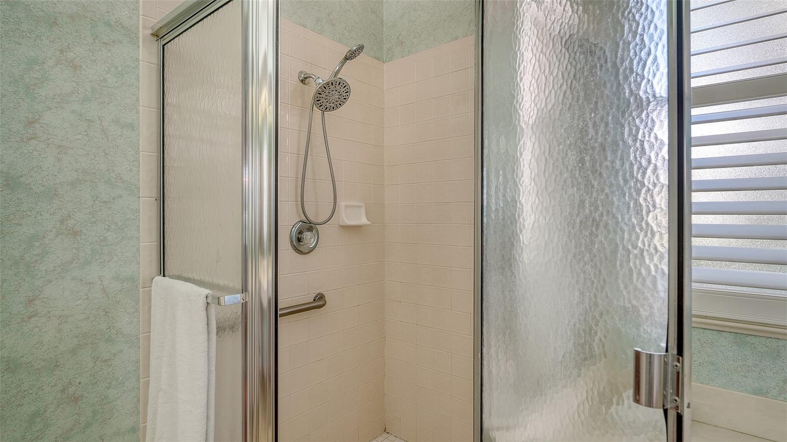 533 FALLBROOK DR
