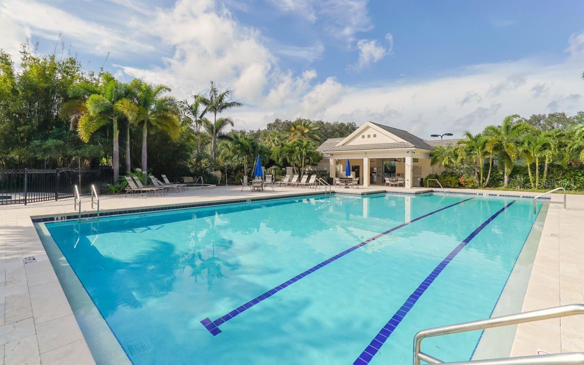 533 FALLBROOK DR