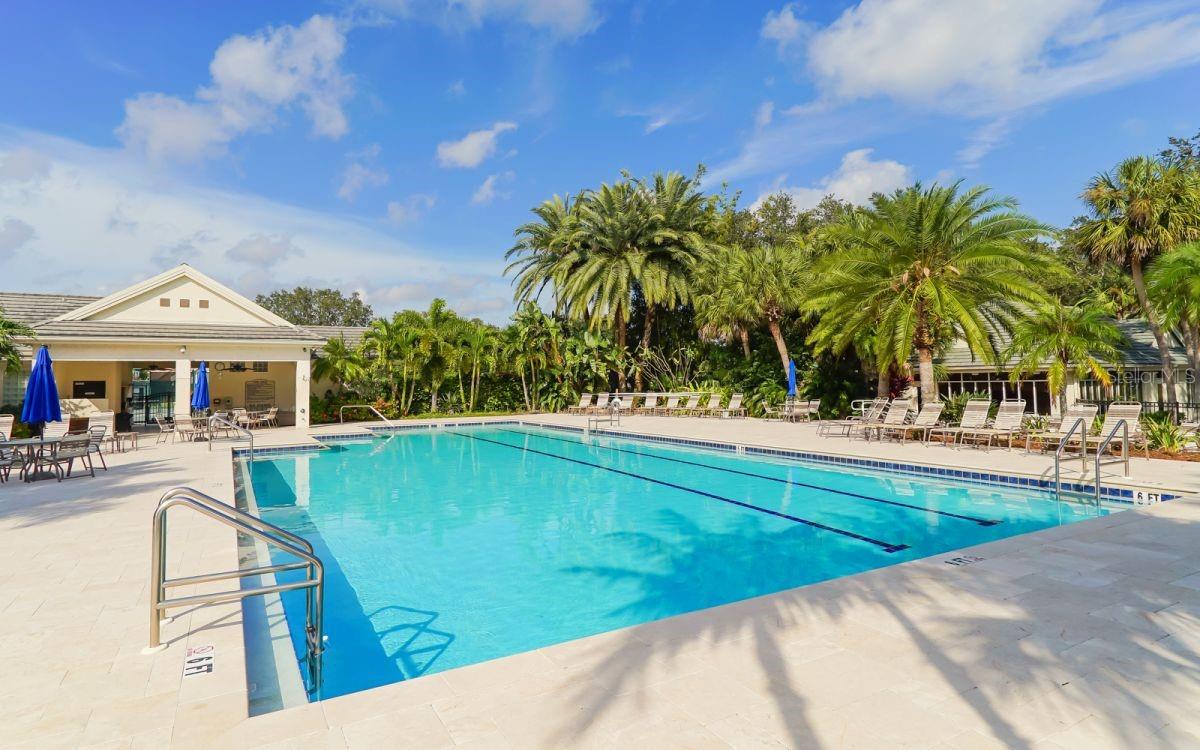 533 FALLBROOK DR