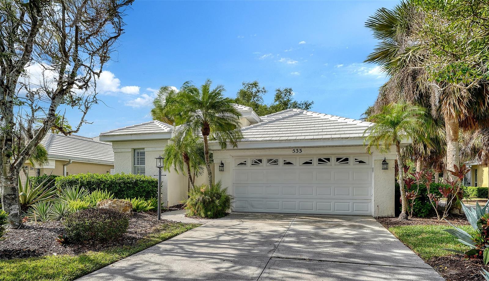 533 FALLBROOK DR