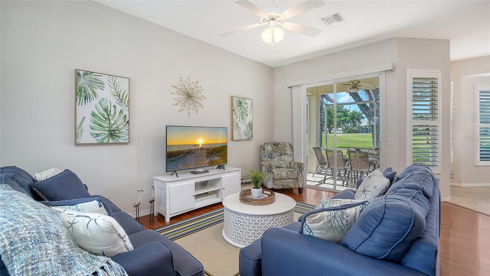 533 FALLBROOK DR