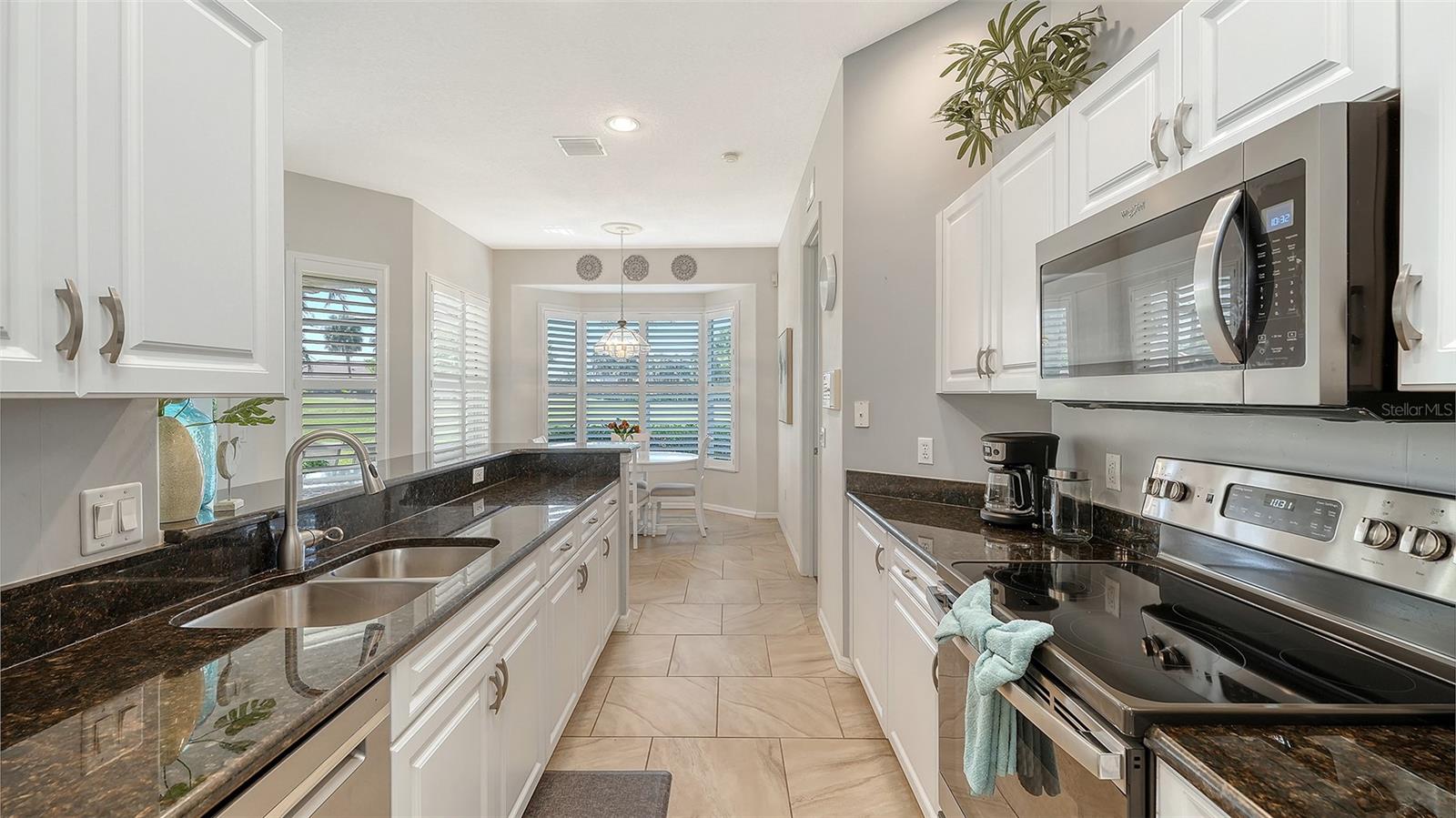 533 FALLBROOK DR