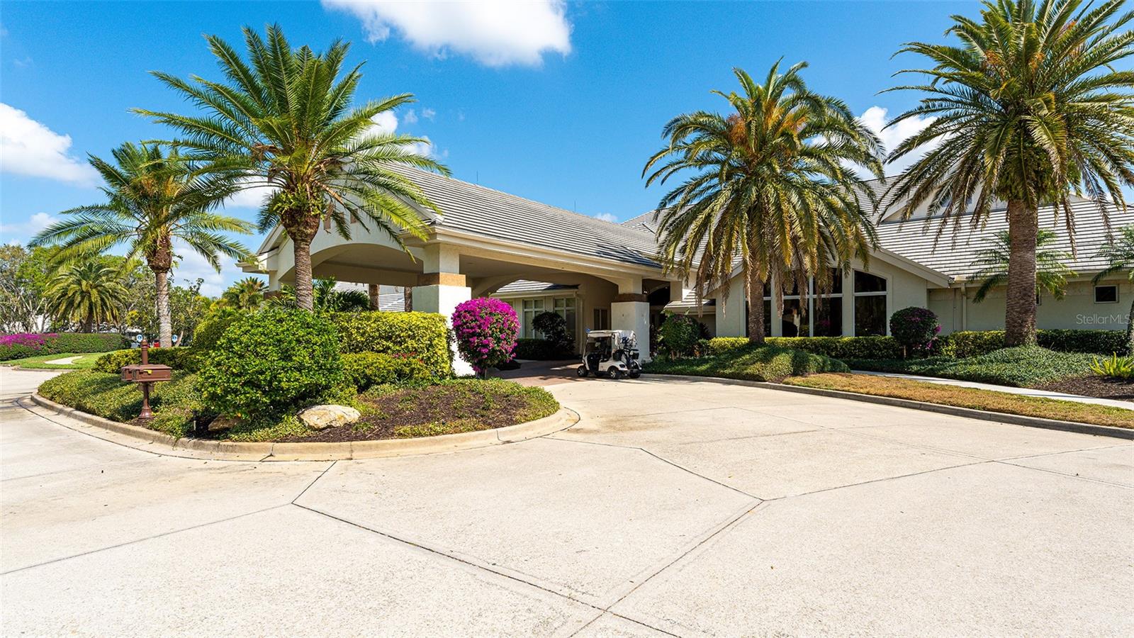 533 FALLBROOK DR