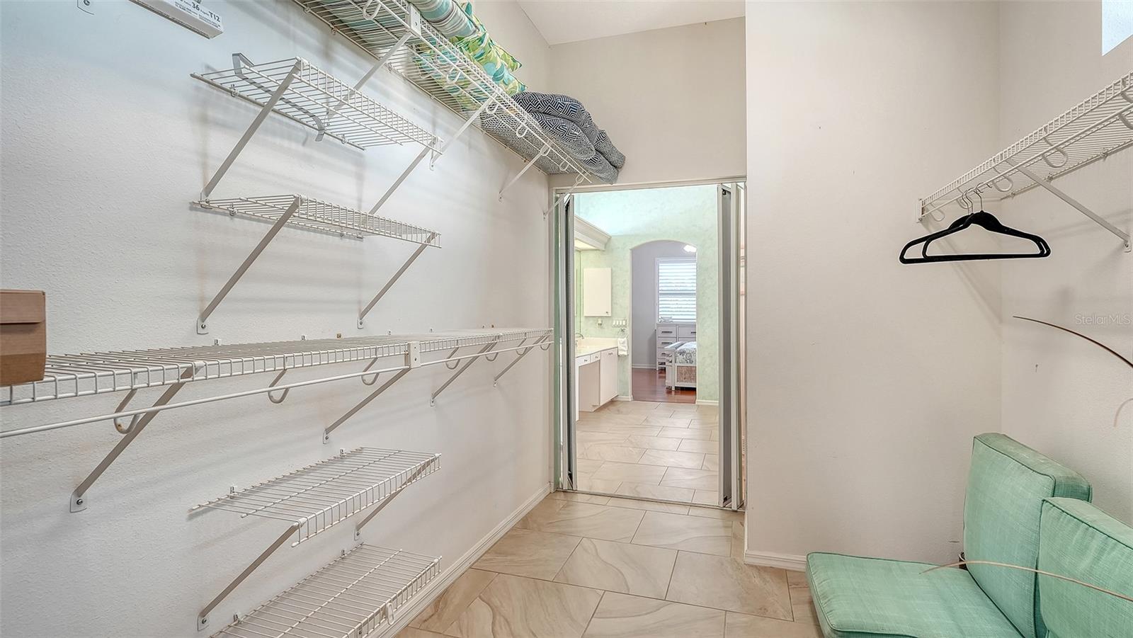 533 FALLBROOK DR