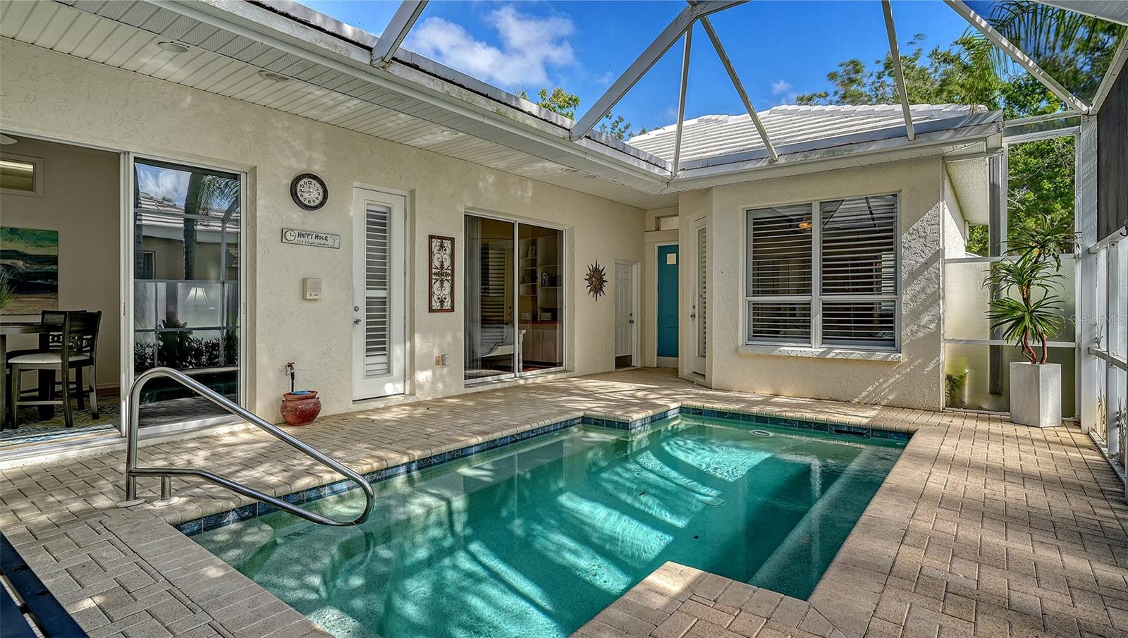 533 FALLBROOK DR