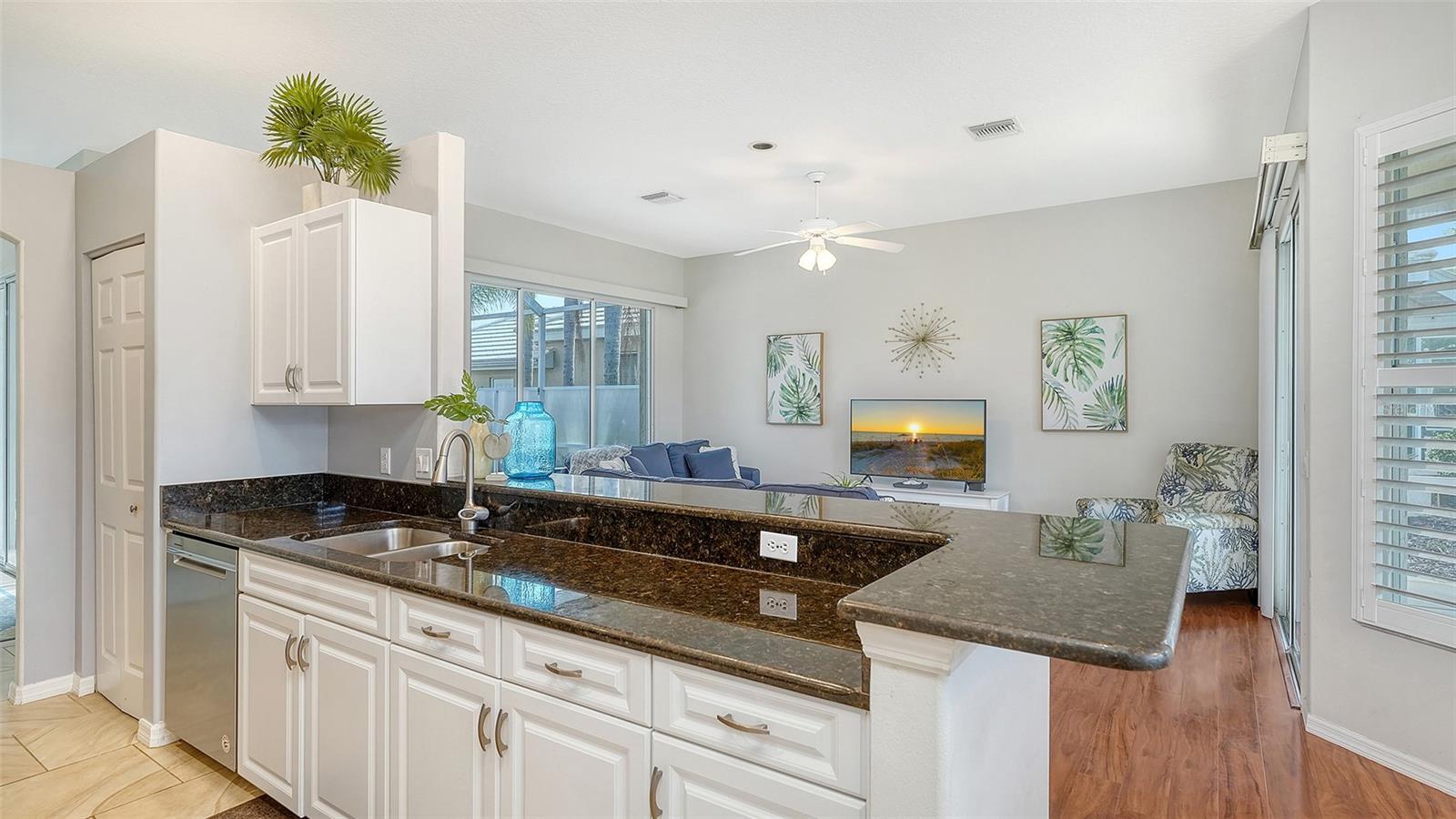 533 FALLBROOK DR