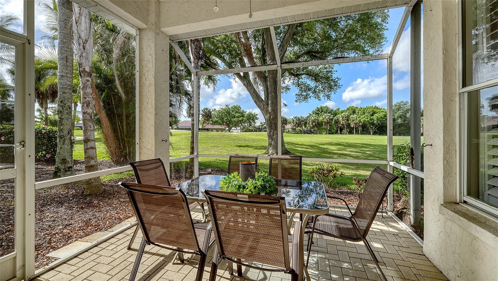 533 FALLBROOK DR