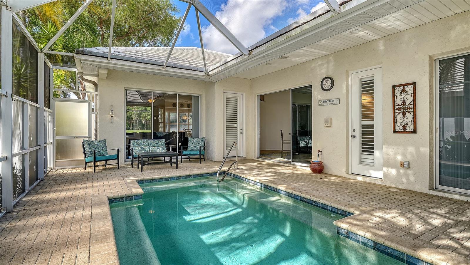 533 FALLBROOK DR