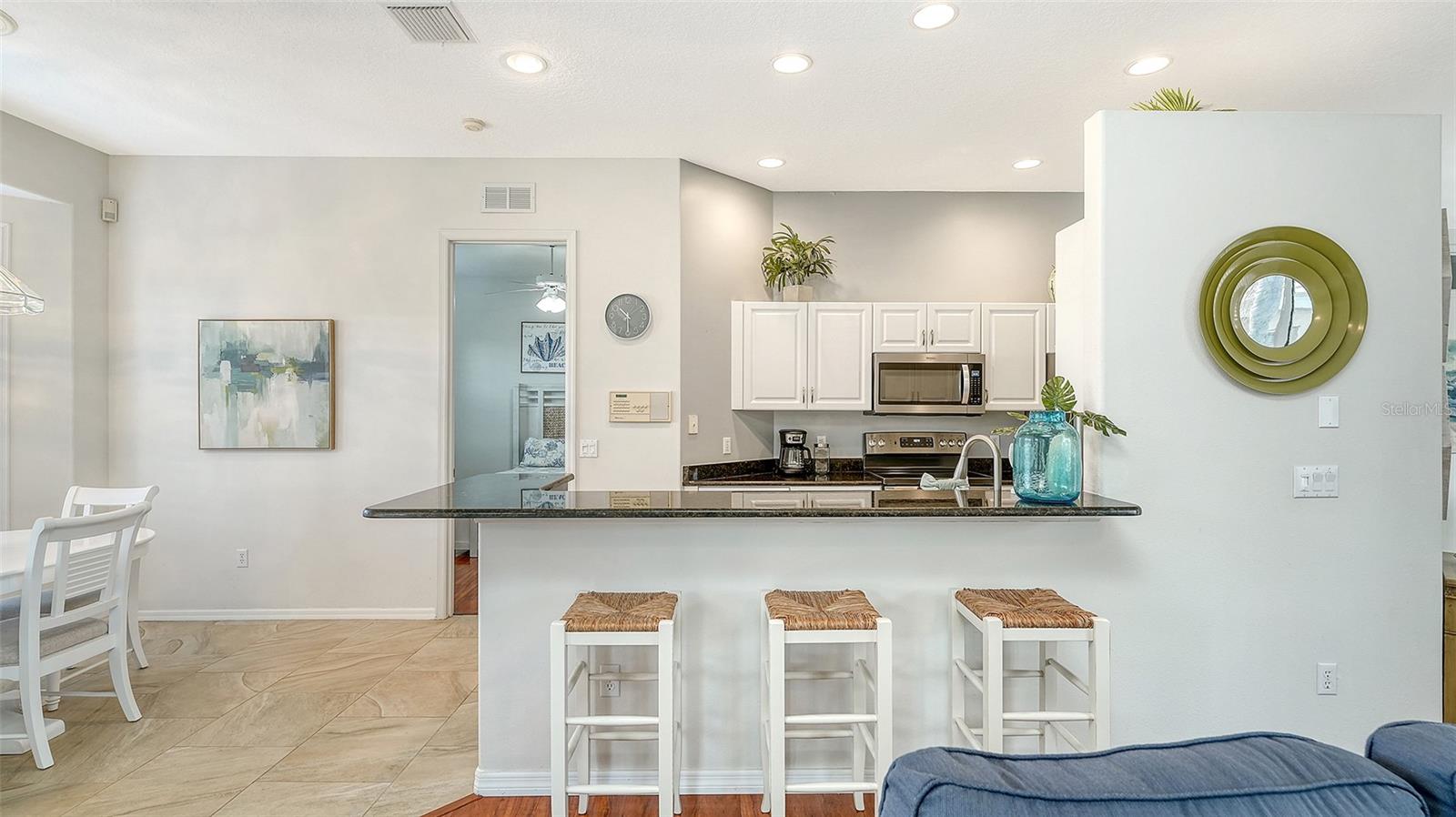 533 FALLBROOK DR