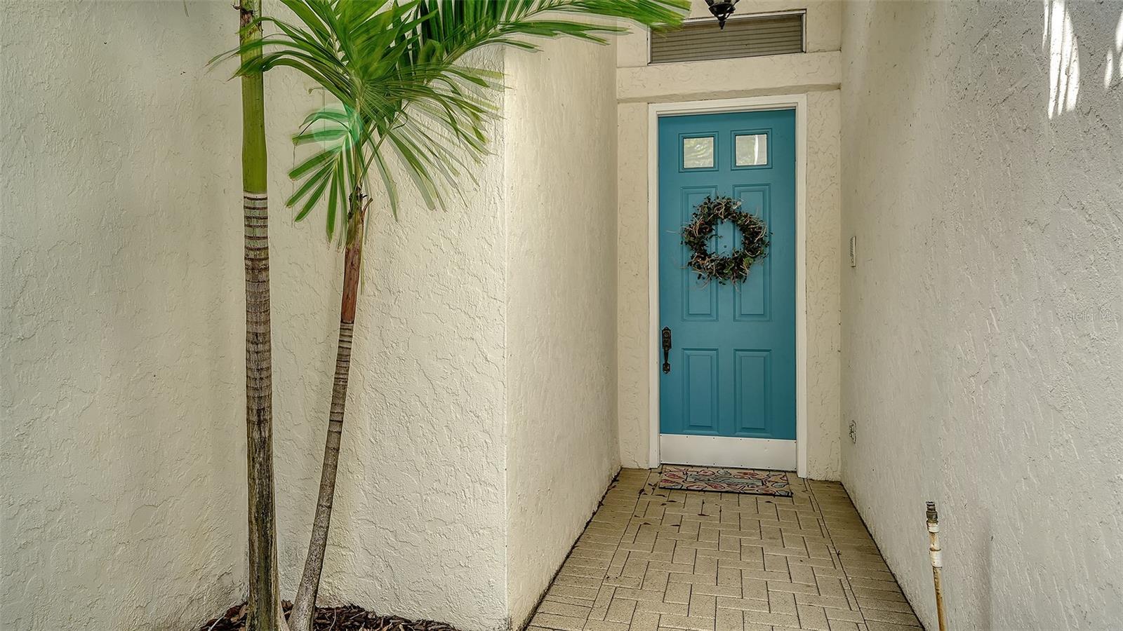 533 FALLBROOK DR