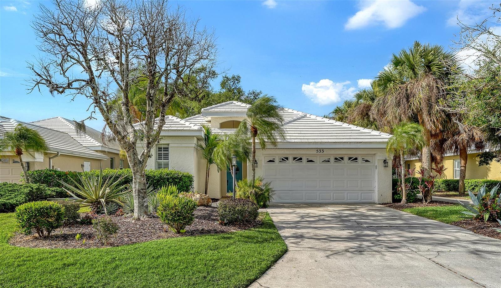 533 FALLBROOK DR