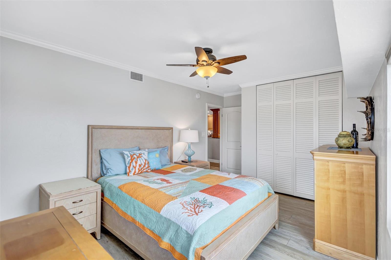 6140 MIDNIGHT PASS RD #501