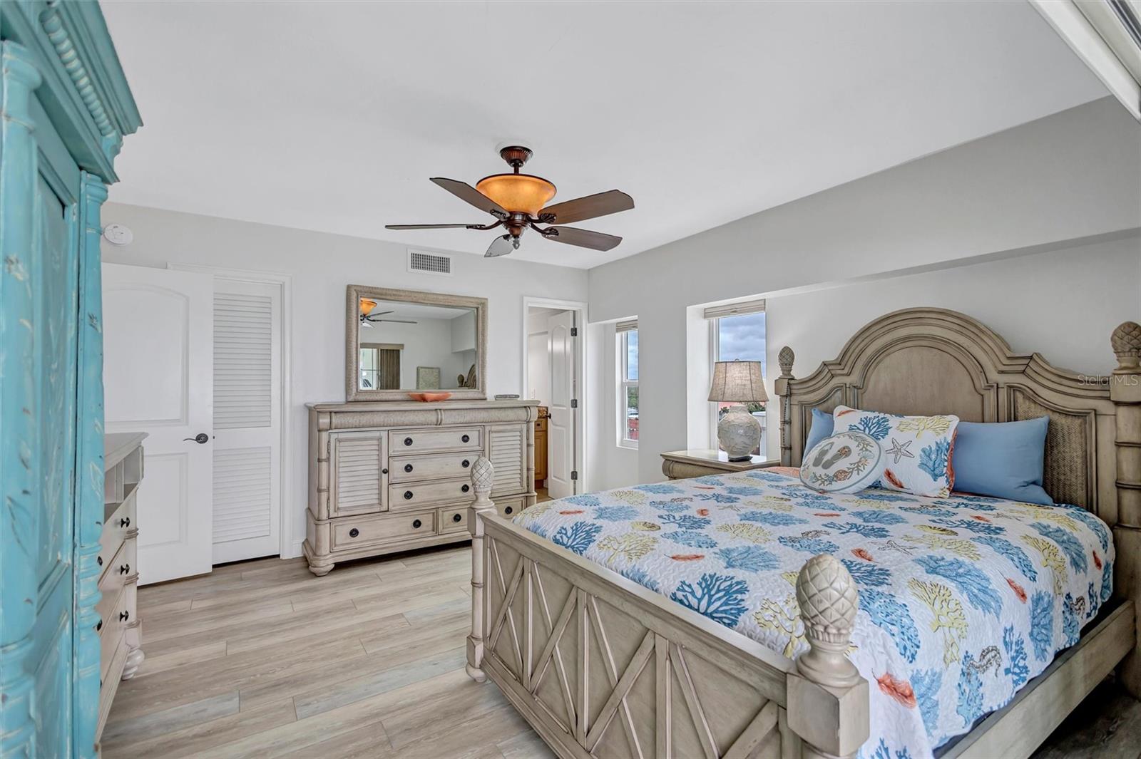 6140 MIDNIGHT PASS RD #501