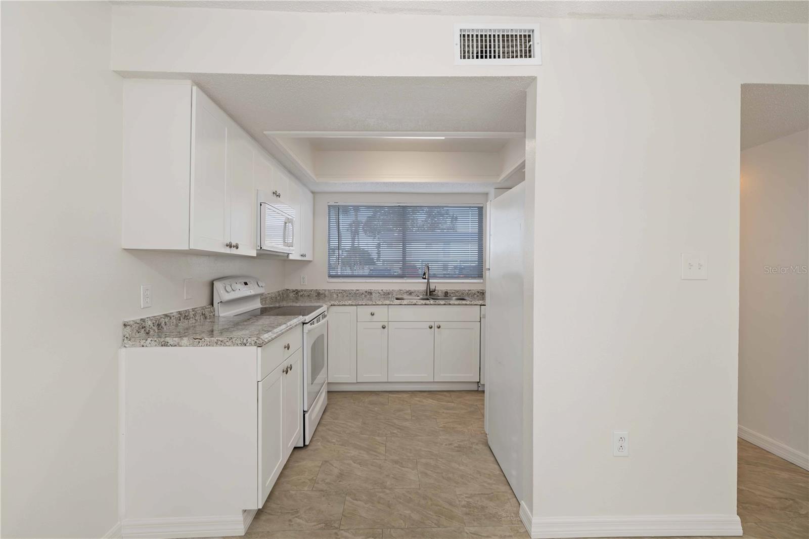 3569 BEE RIDGE