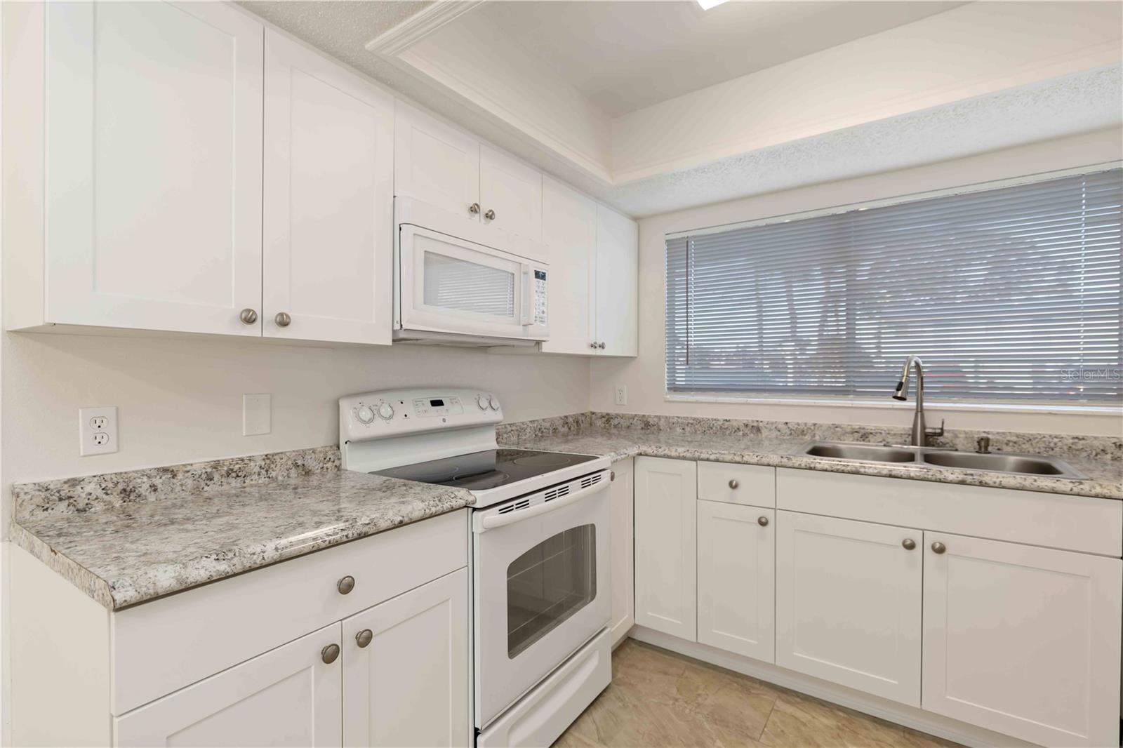 3569 BEE RIDGE