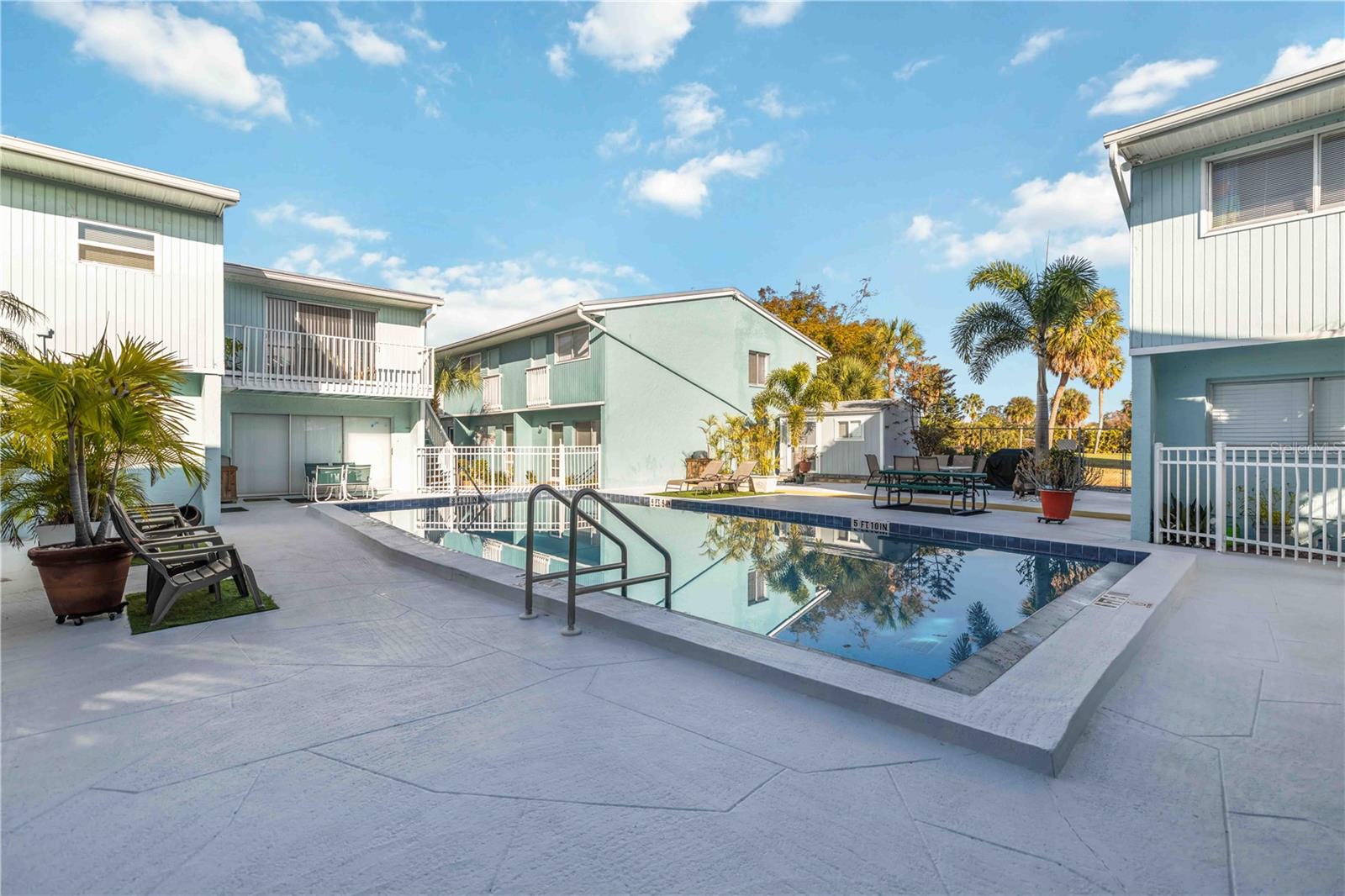 3569 BEE RIDGE