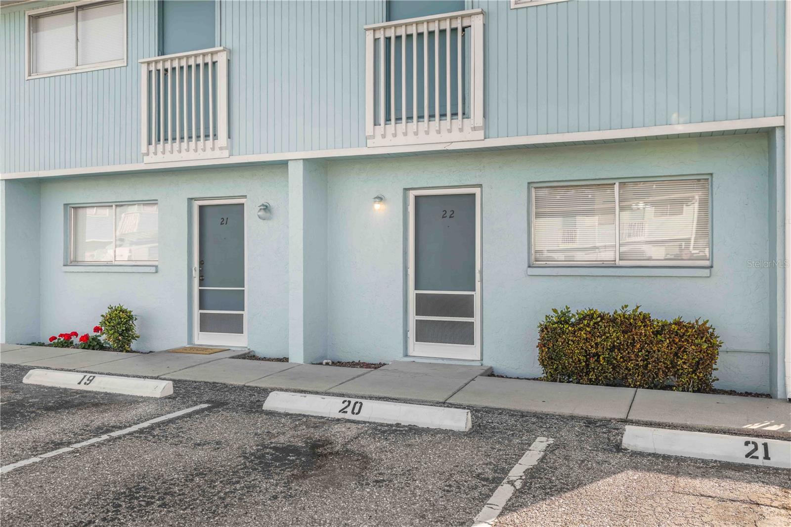 3569 BEE RIDGE