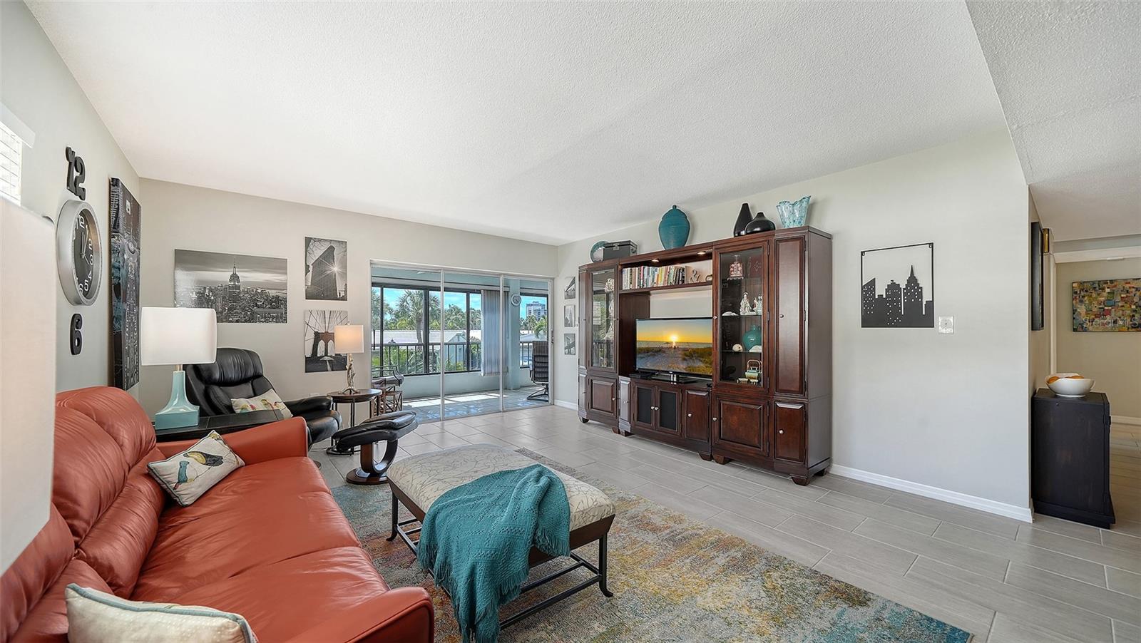 225 HOURGLASS WAY #202