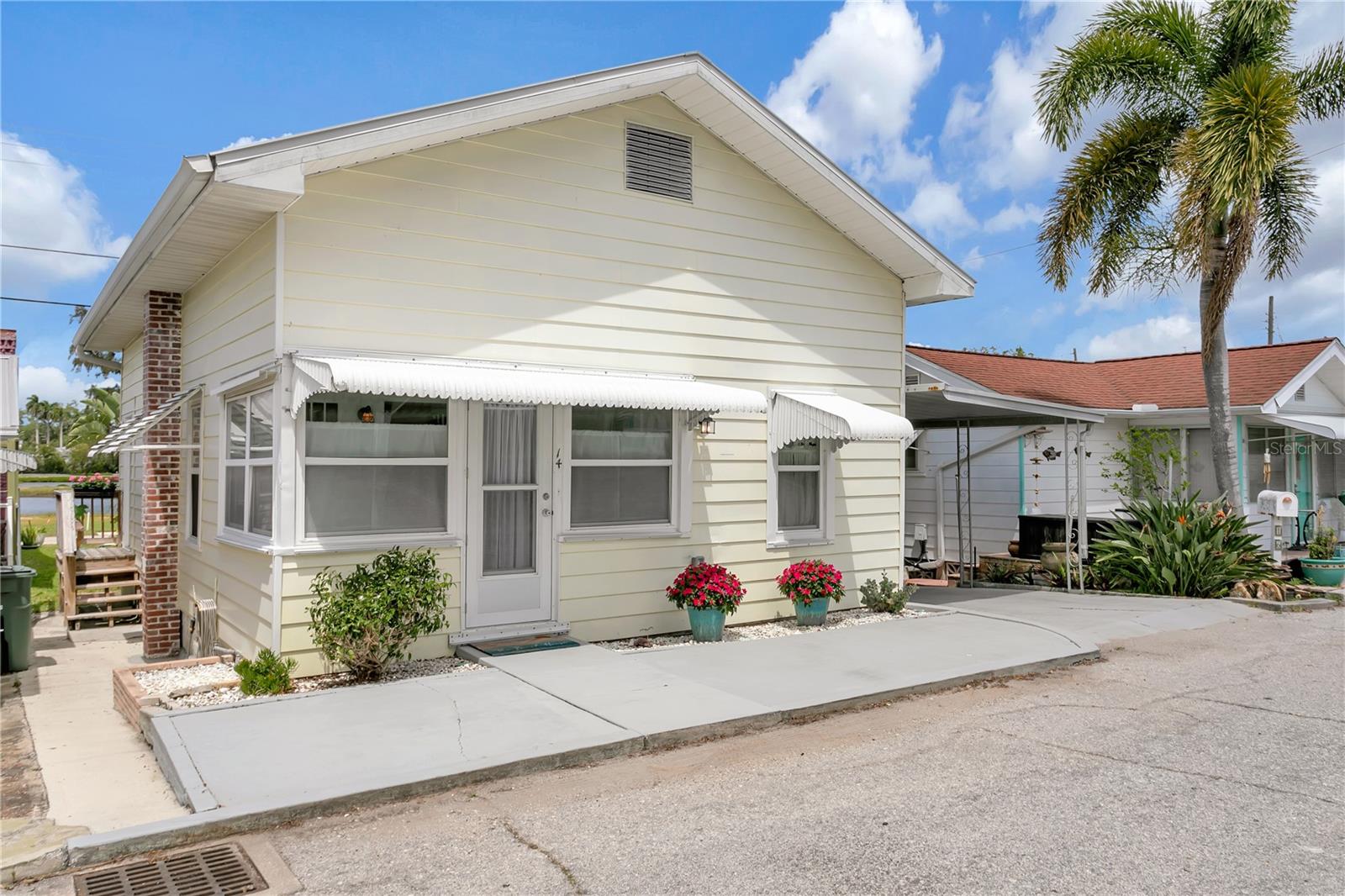 14 BRADEN CASTLE DR