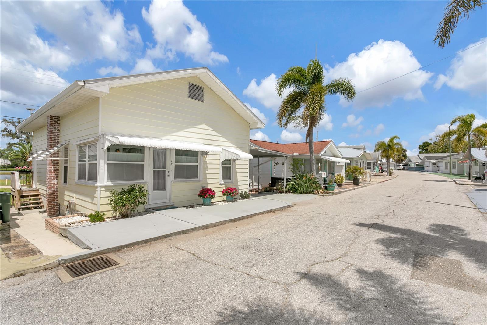14 BRADEN CASTLE DR