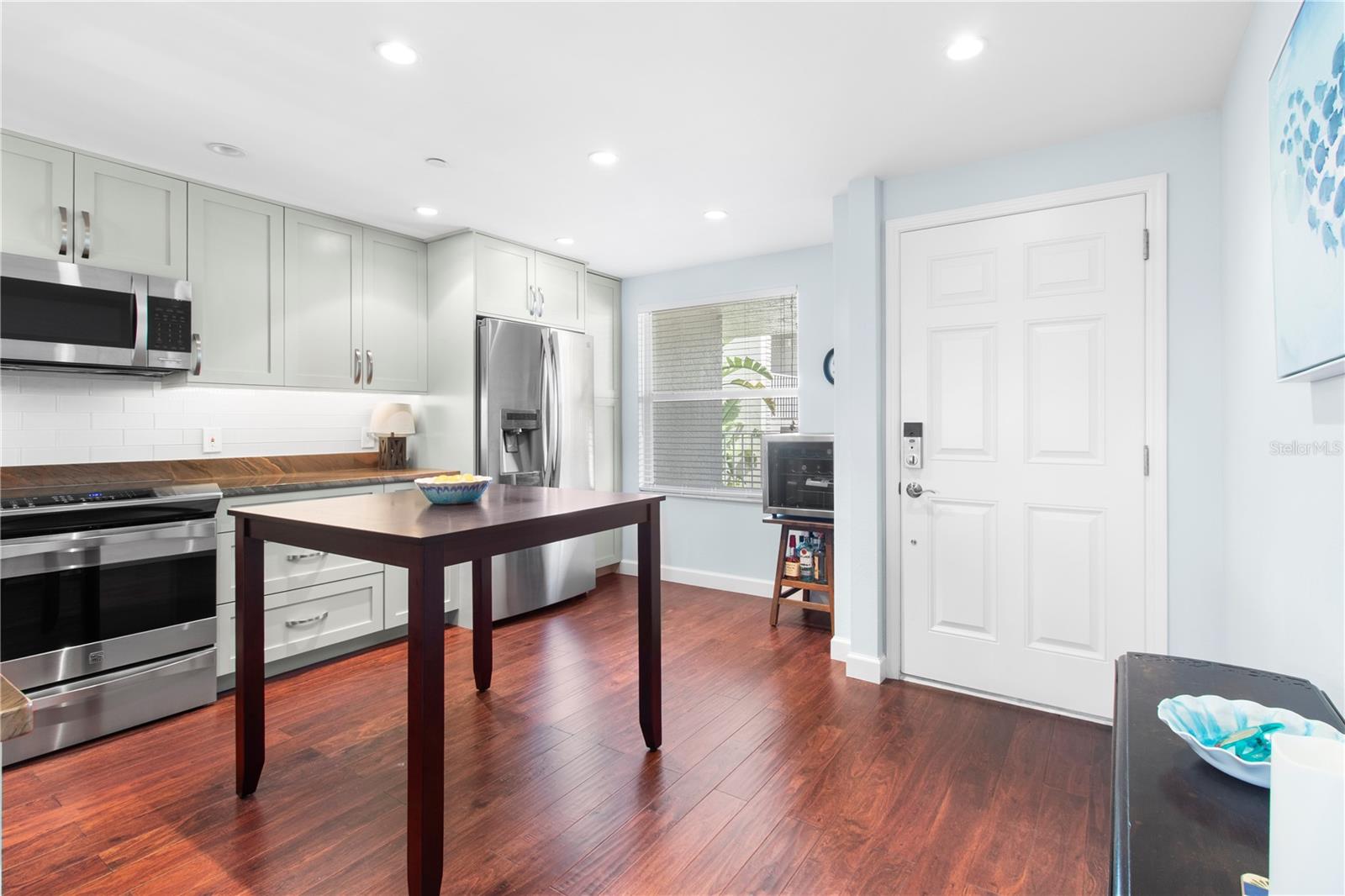 9320 CLUBSIDE CIR #2201