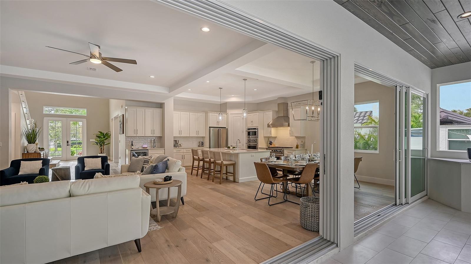 1537 SIESTA DR