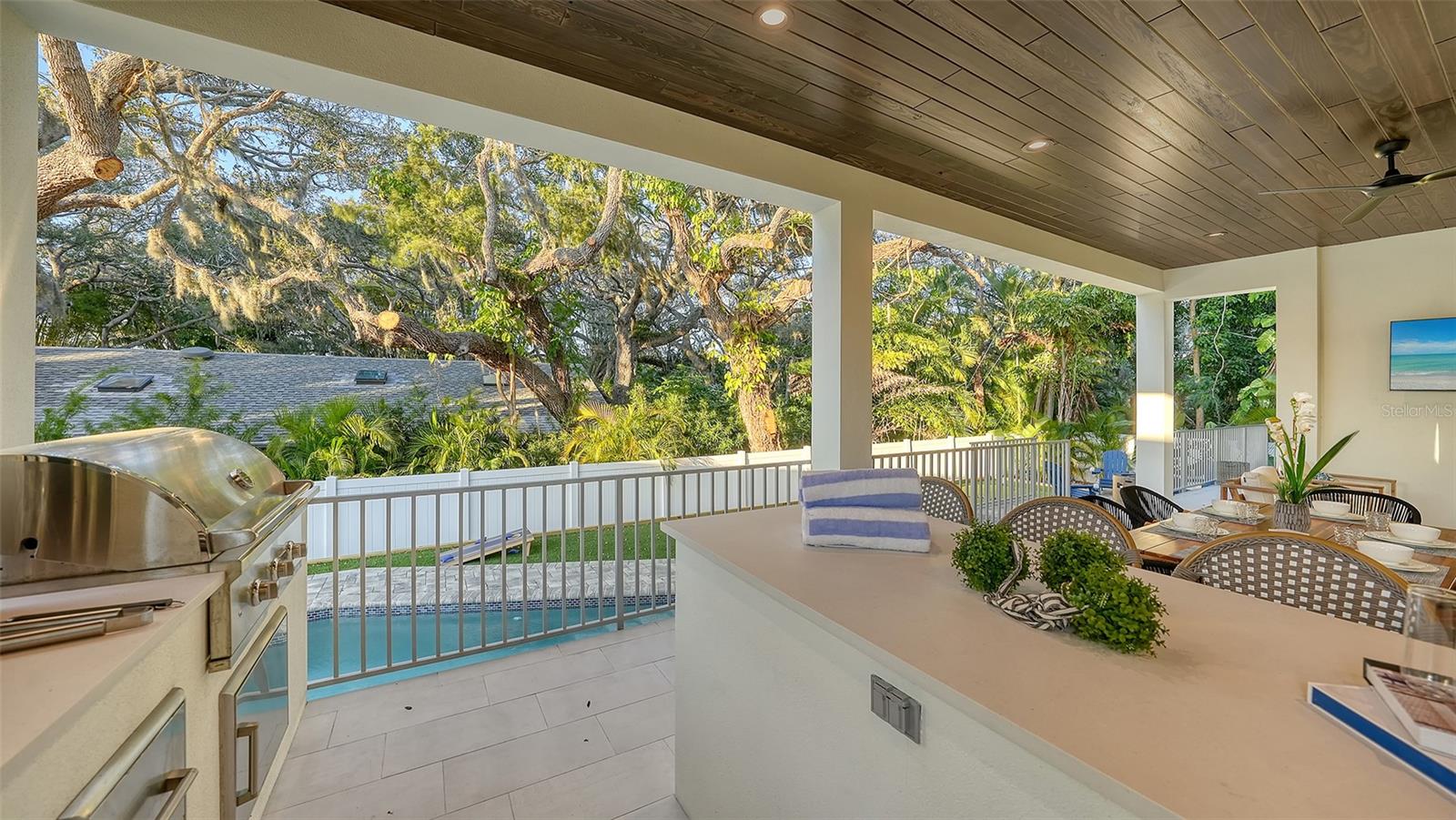 1537 SIESTA DR