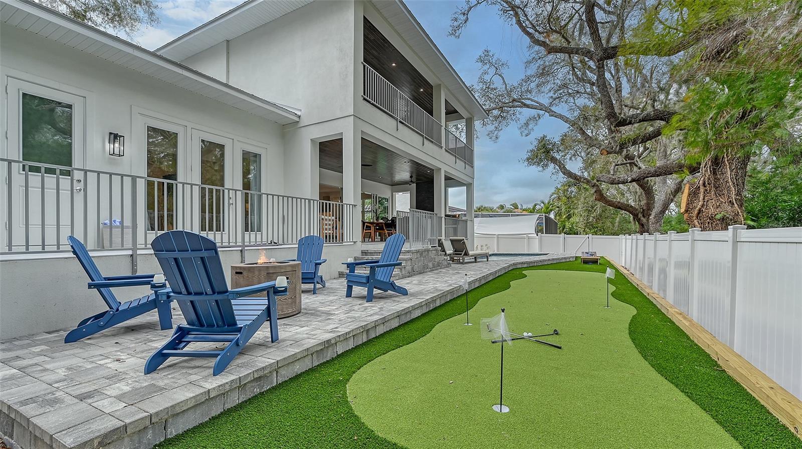 1537 SIESTA DR