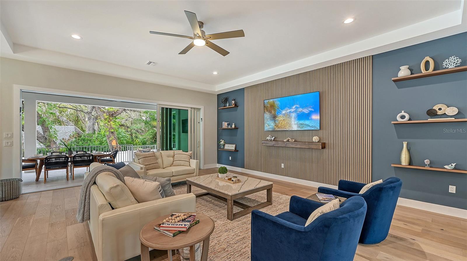 1537 SIESTA DR