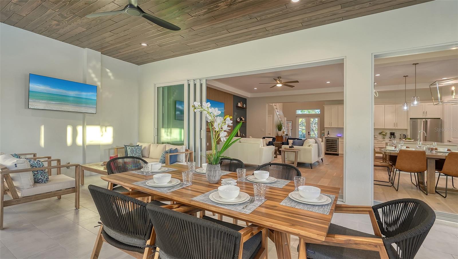 1537 SIESTA DR