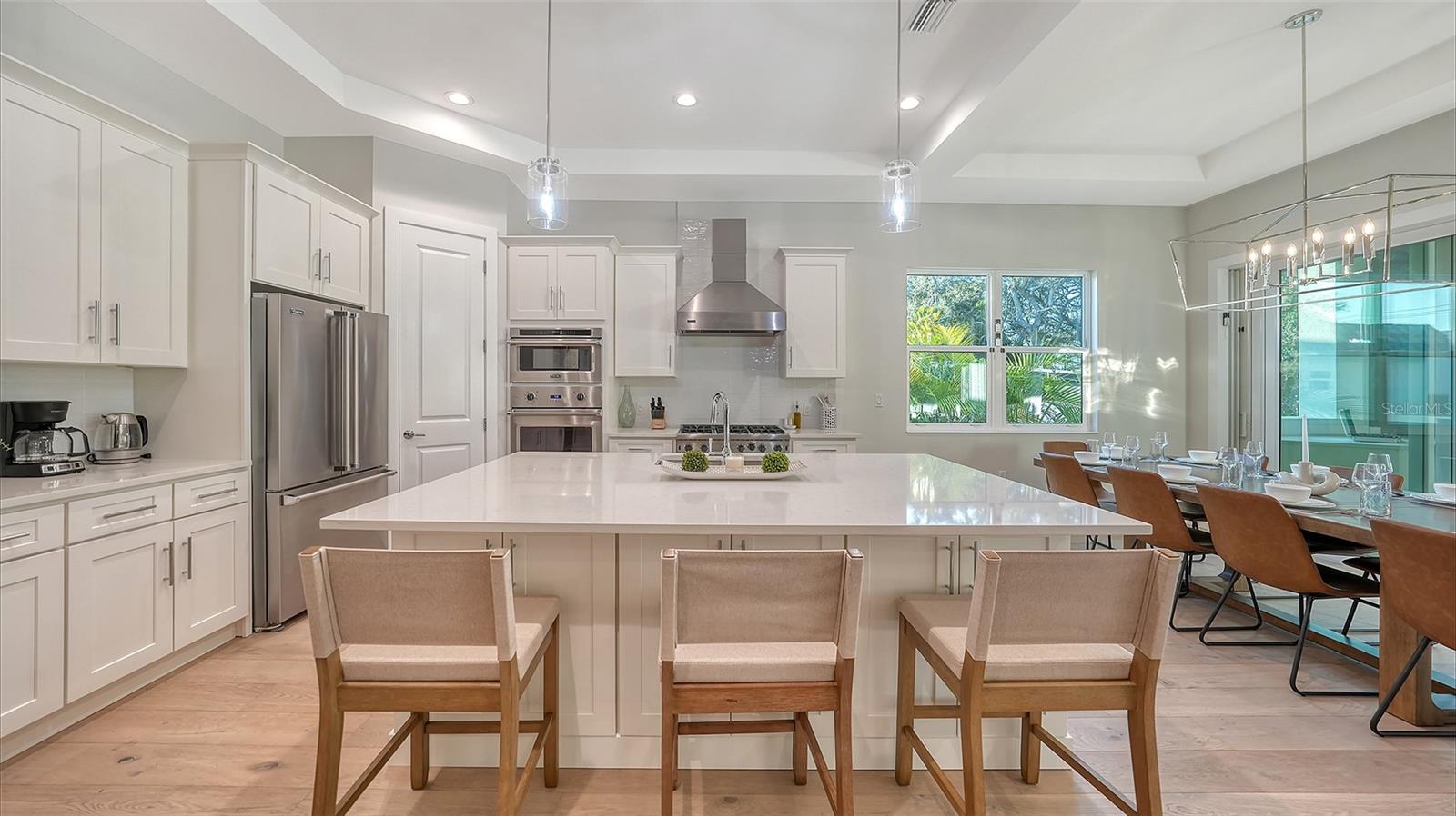 1537 SIESTA DR