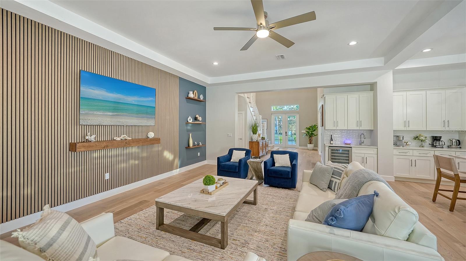 1537 SIESTA DR