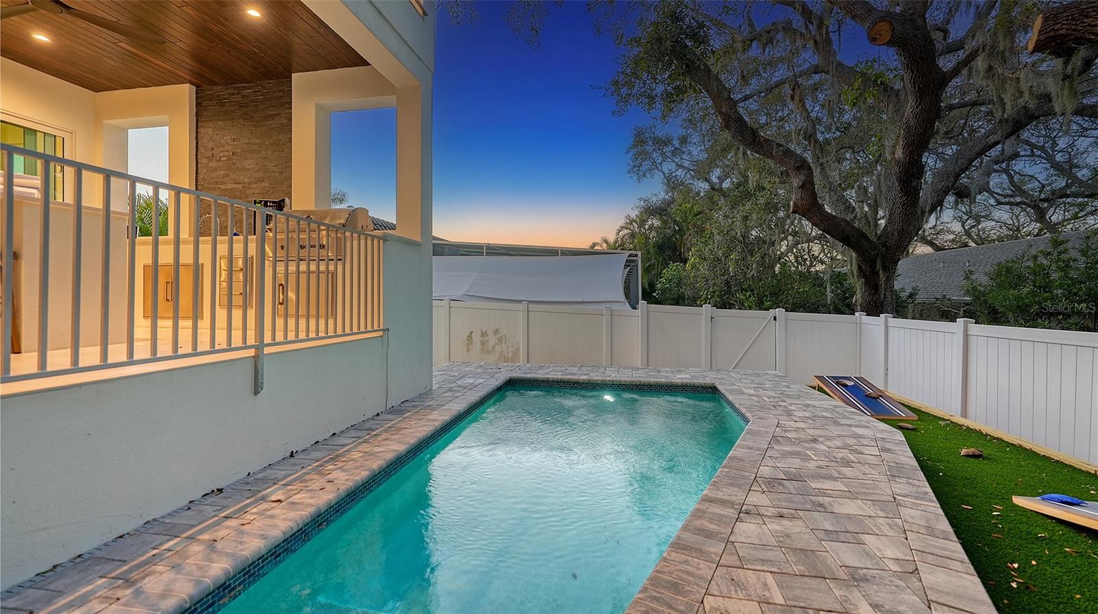 1537 SIESTA DR