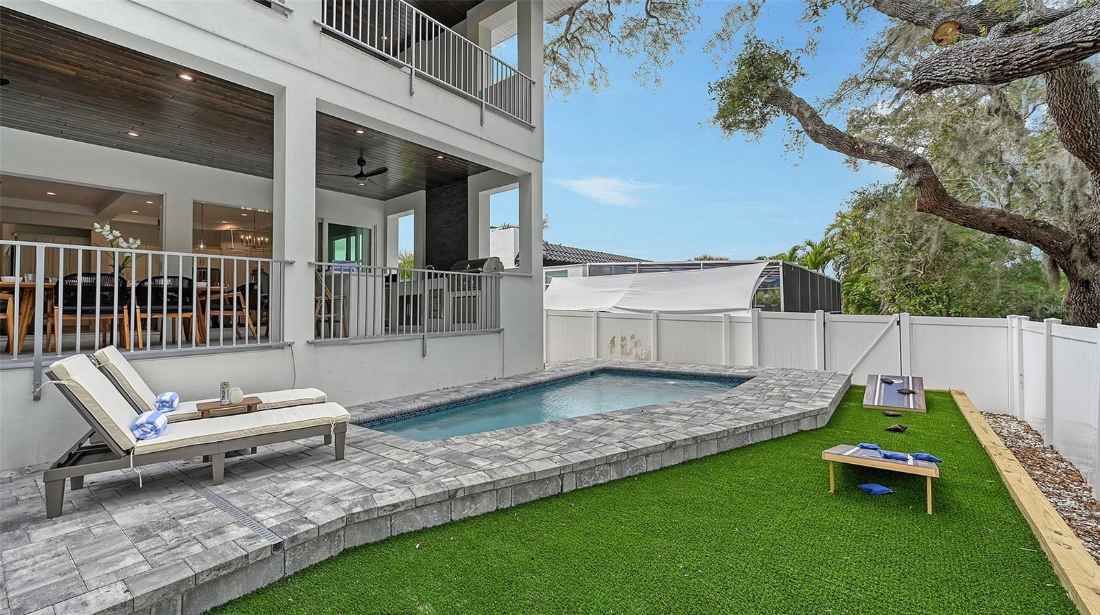 1537 SIESTA DR