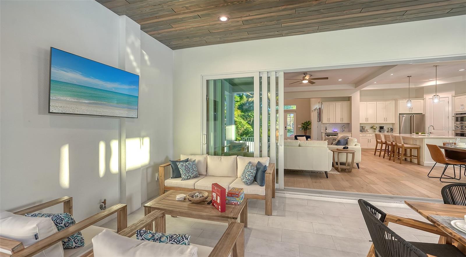 1537 SIESTA DR