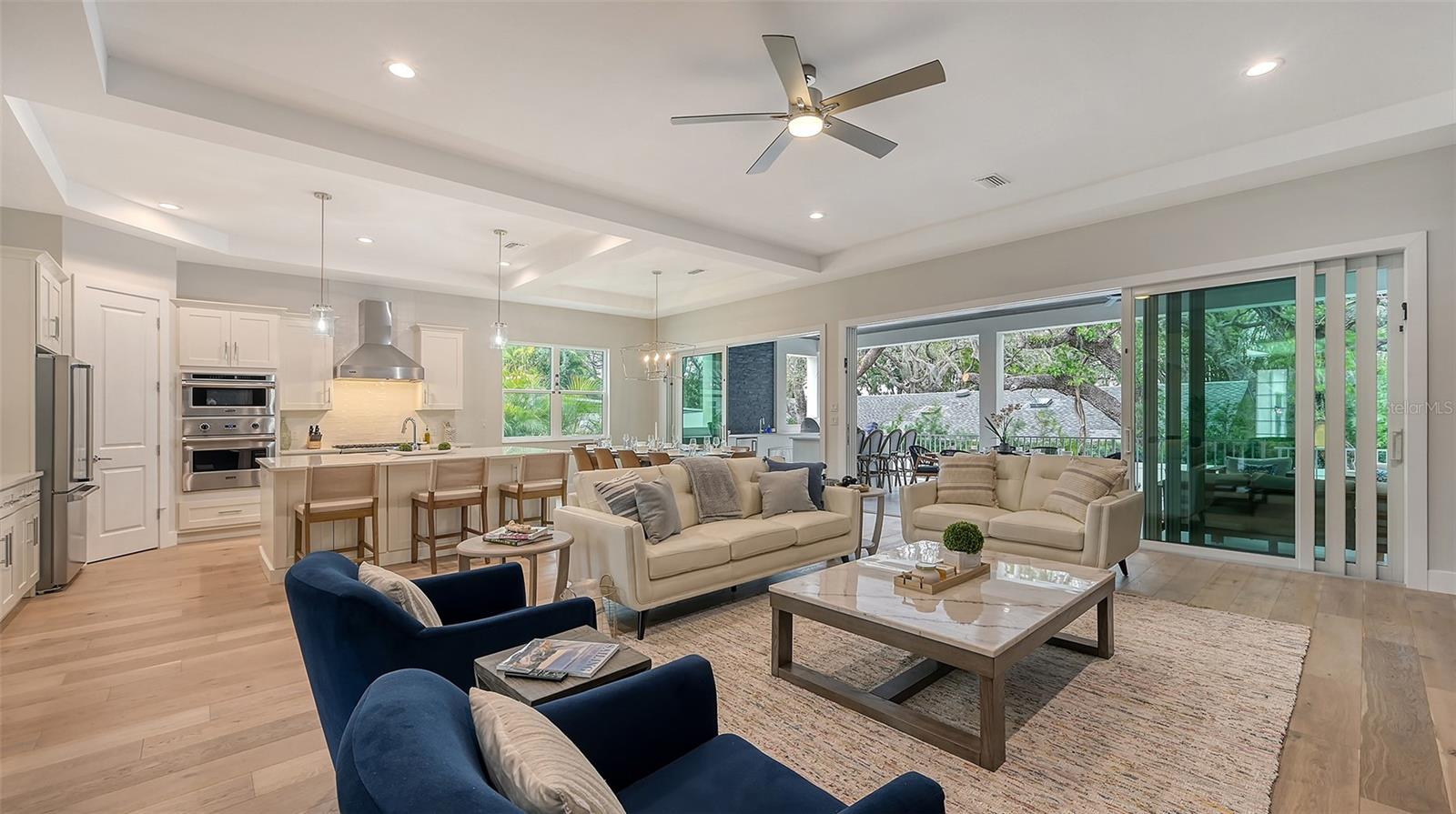1537 SIESTA DR