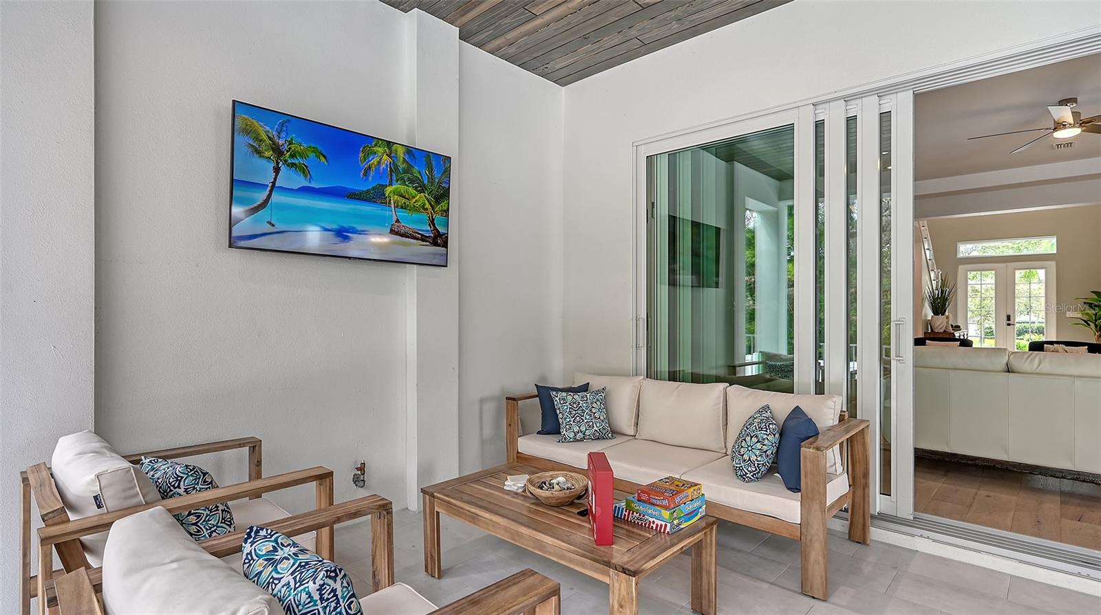 1537 SIESTA DR