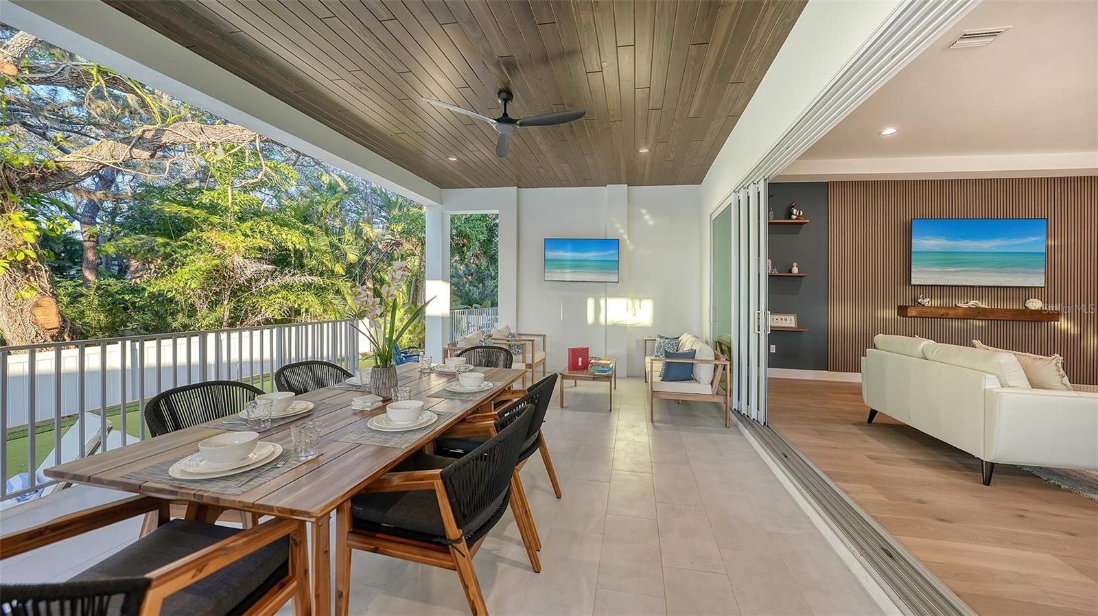 1537 SIESTA DR