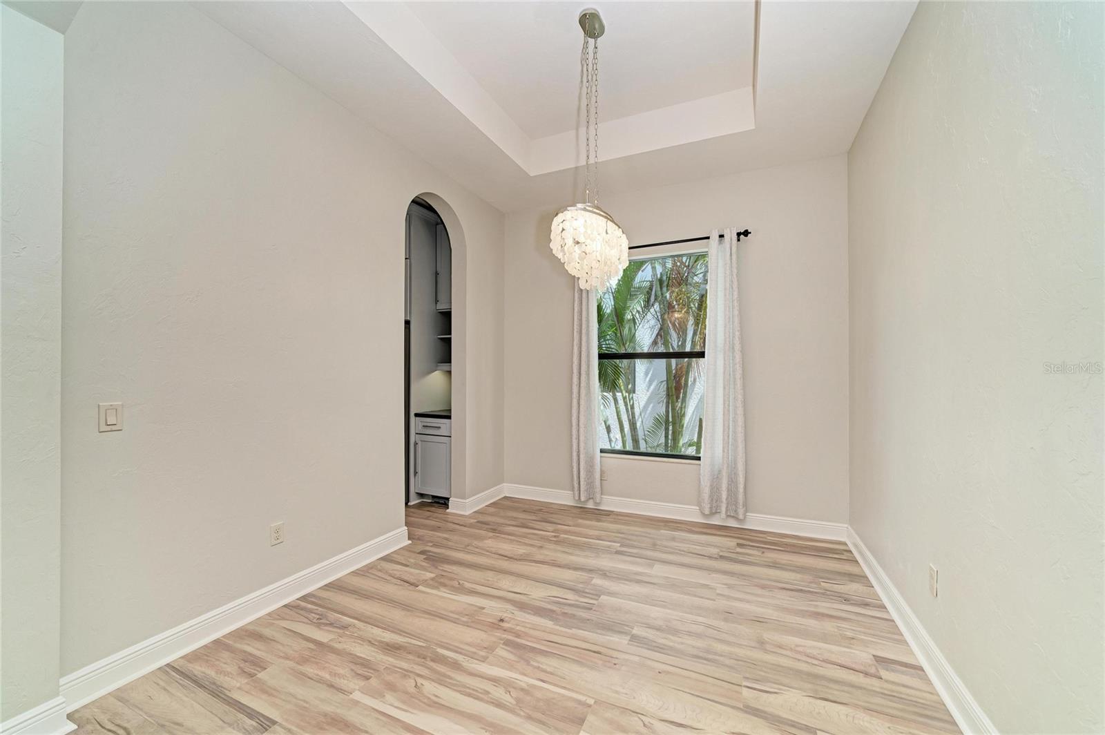 5819 TITLE ROW DR