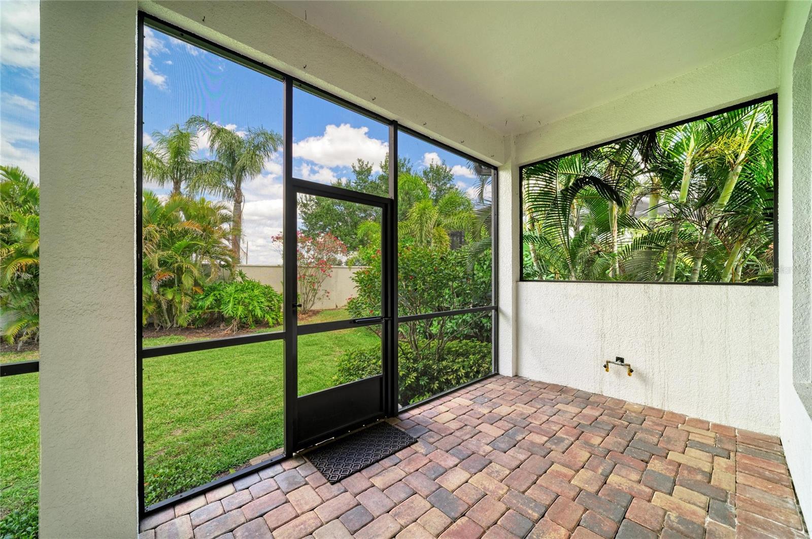 5819 TITLE ROW DR