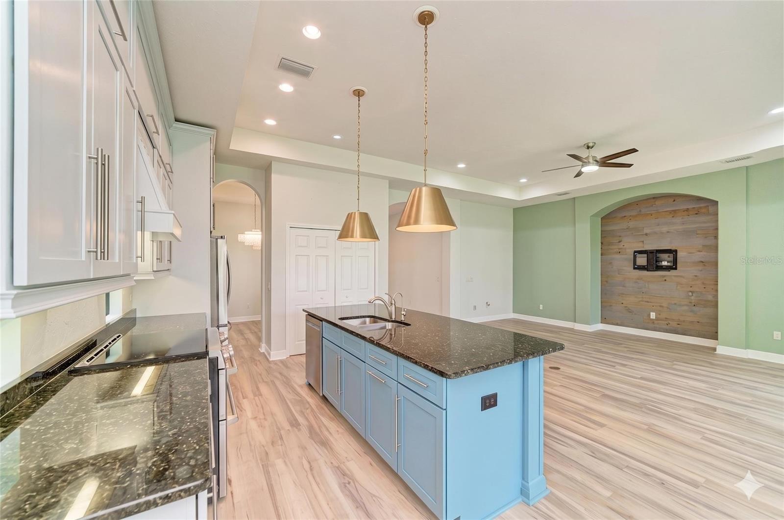 5819 TITLE ROW DR