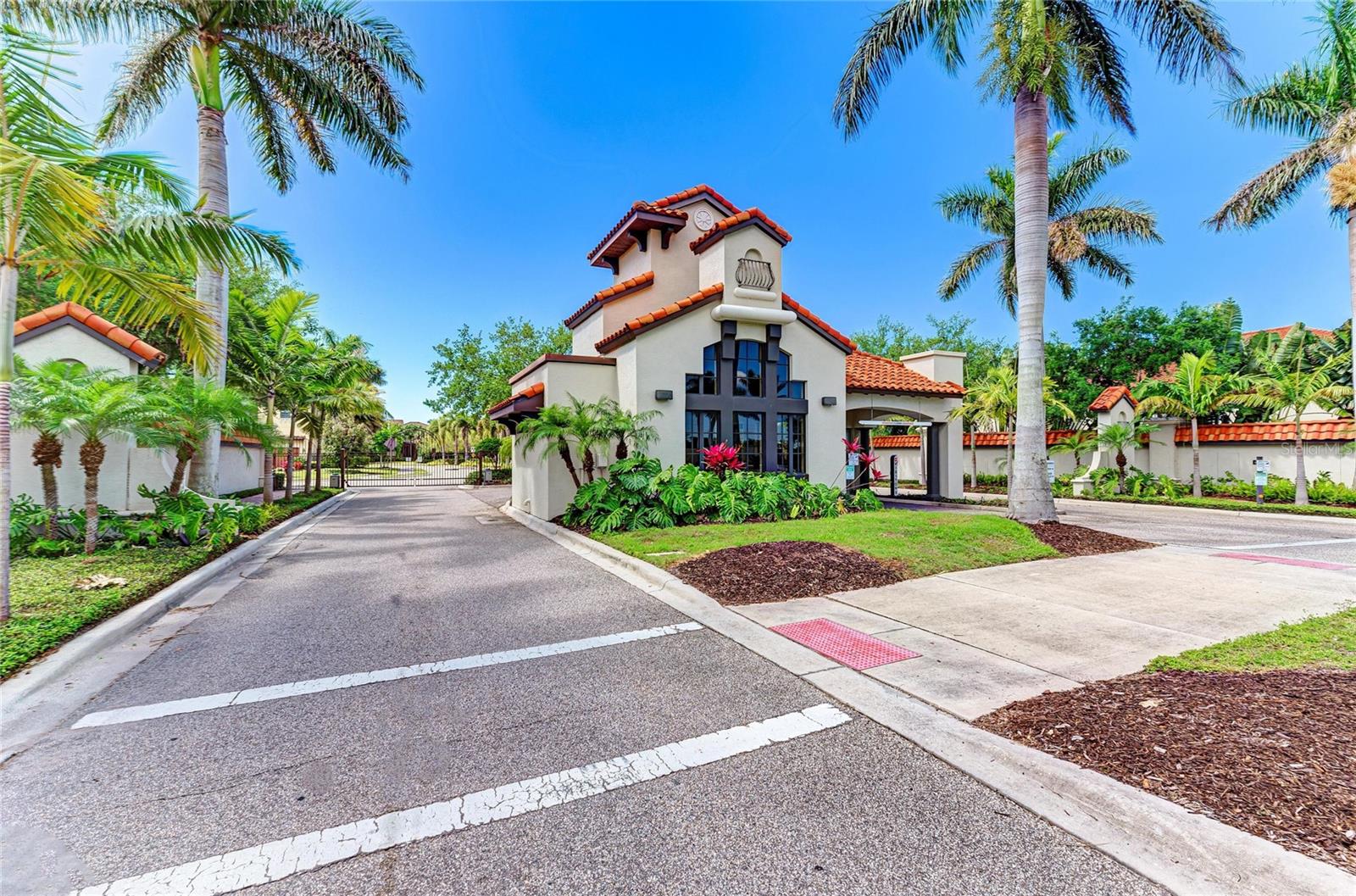 5819 TITLE ROW DR
