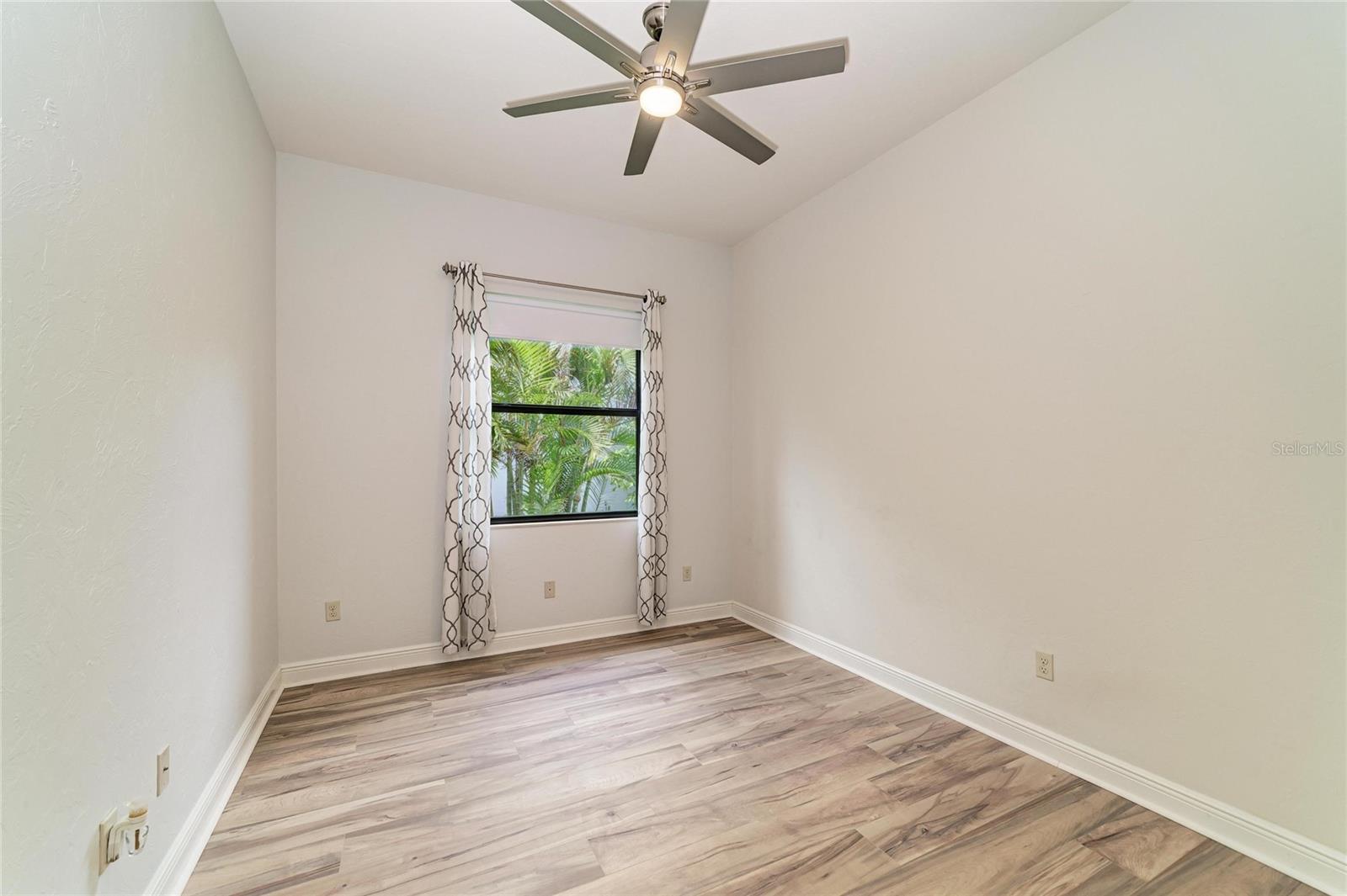5819 TITLE ROW DR