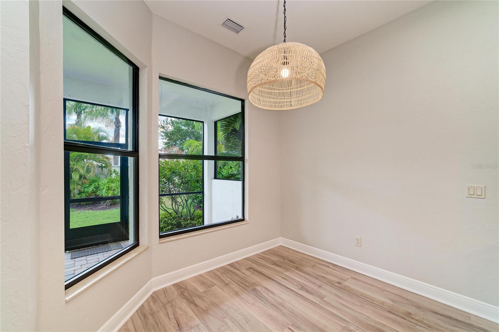 5819 TITLE ROW DR