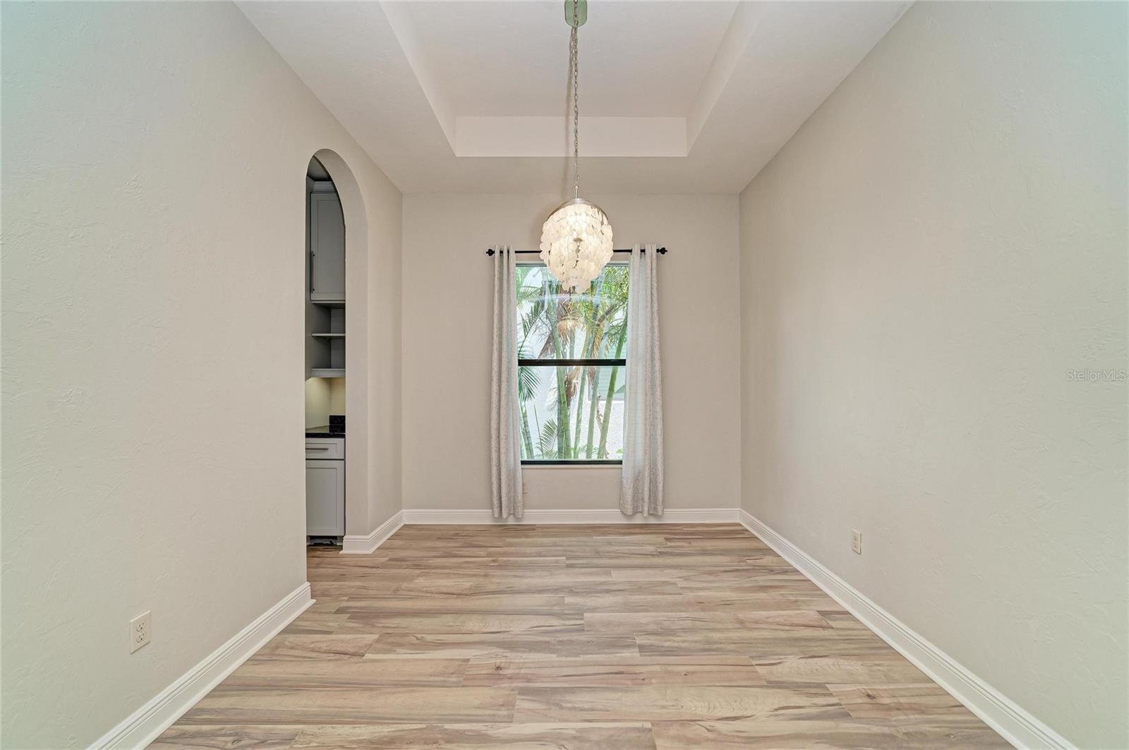5819 TITLE ROW DR