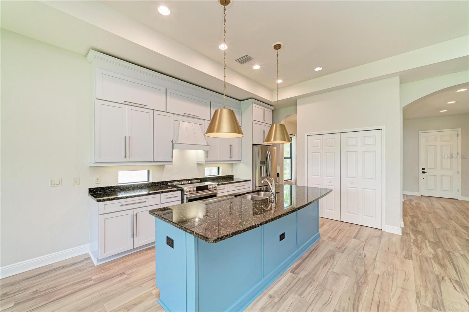 5819 TITLE ROW DR