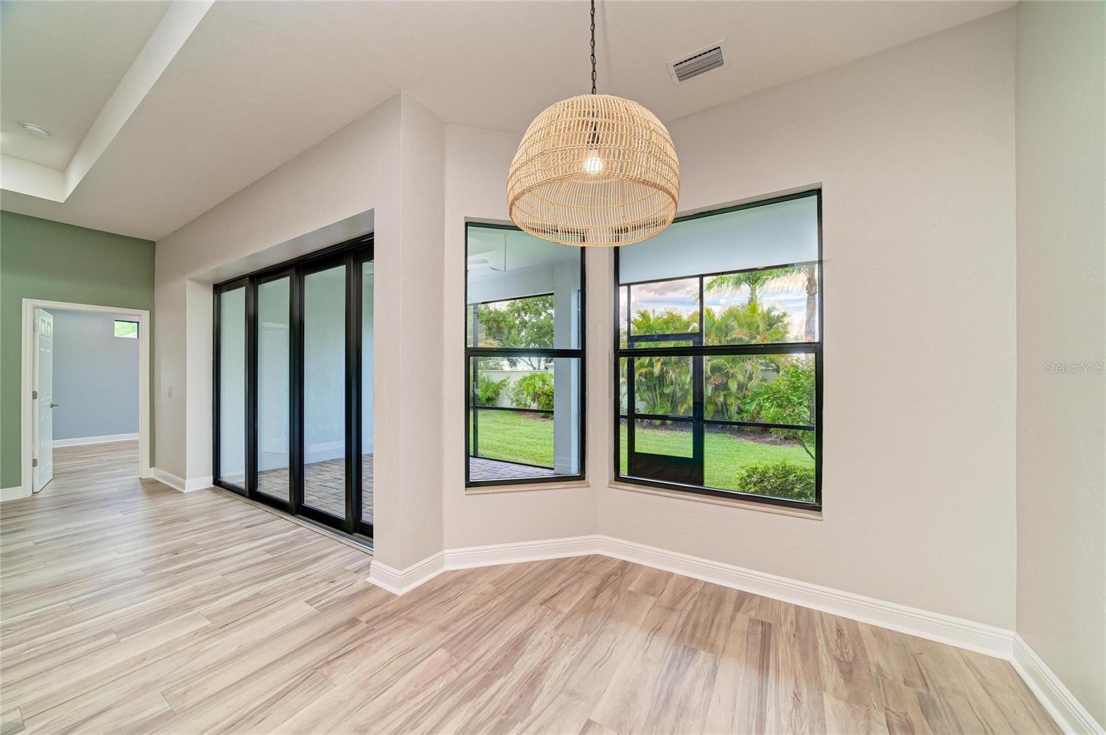 5819 TITLE ROW DR