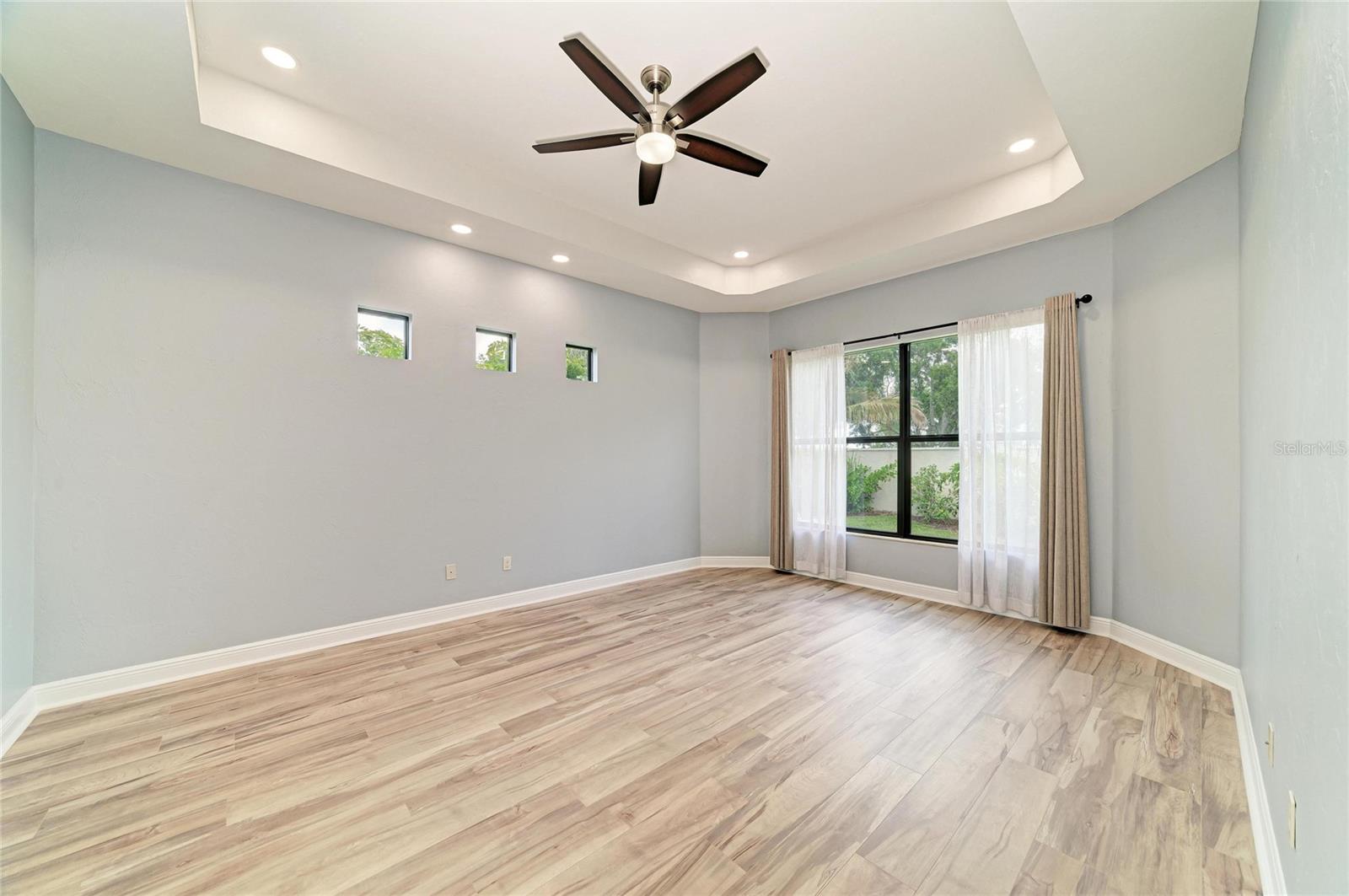 5819 TITLE ROW DR