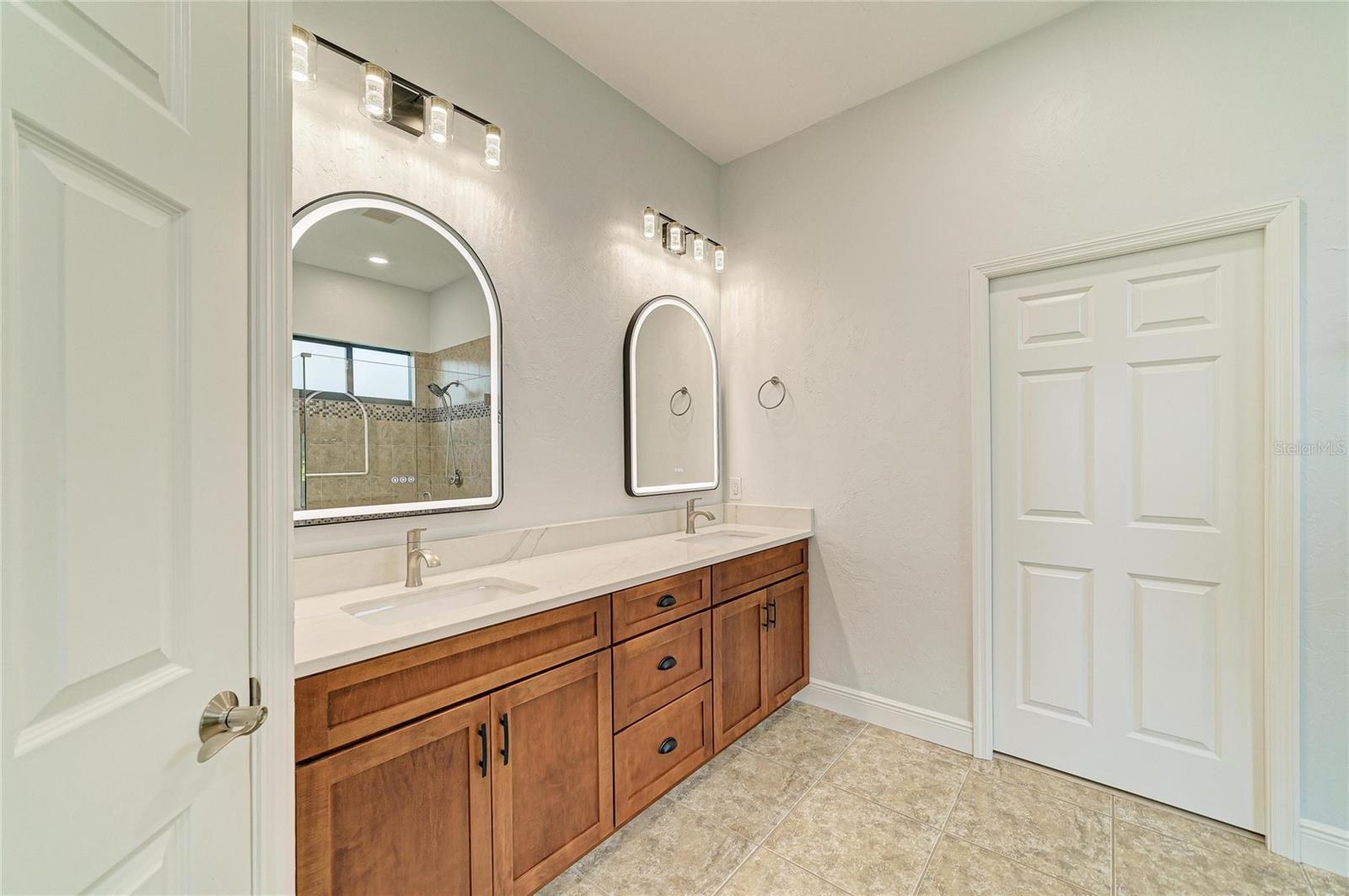 5819 TITLE ROW DR